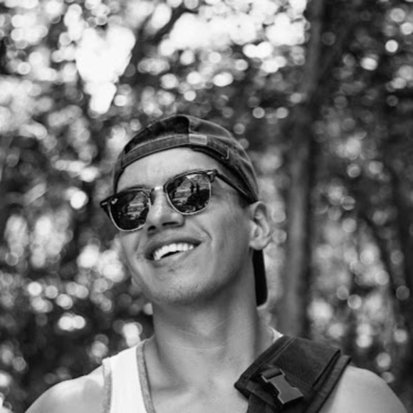 Meet your Posher, Andrew - Picture 1 of 1